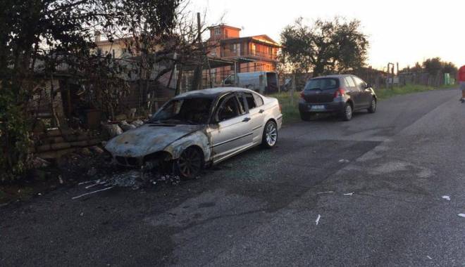INCENDIAZĂ MAȘINILE CU NUMERE DE ROMÂNIA. ANCHETĂ ÎN ROMA! - masinaincendiataroma-1425822889.jpg