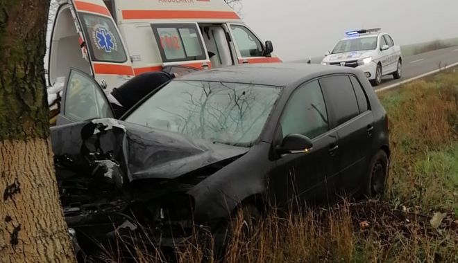 Accident rutier grav! O femeie s-a izbit cu mașina în copac! - masinaincopac-1574757625.jpg