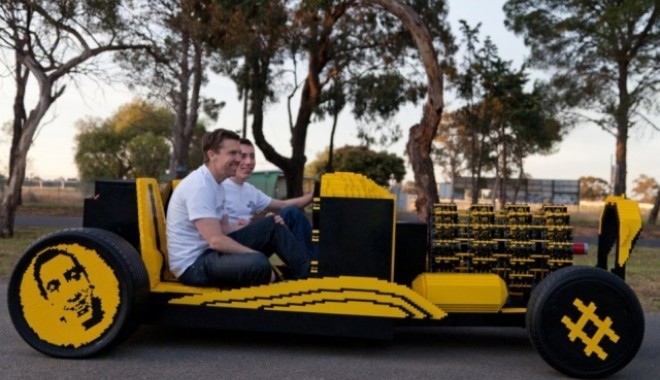 Automobil funcțional construit din Lego - creația unui român - masinalego1-1388317948.jpg