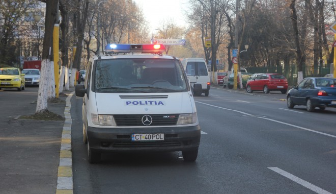Controale pentru depistarea celor care conduc mopede fără permis de conducere - masinamasinipolitie2-1360154696.jpg