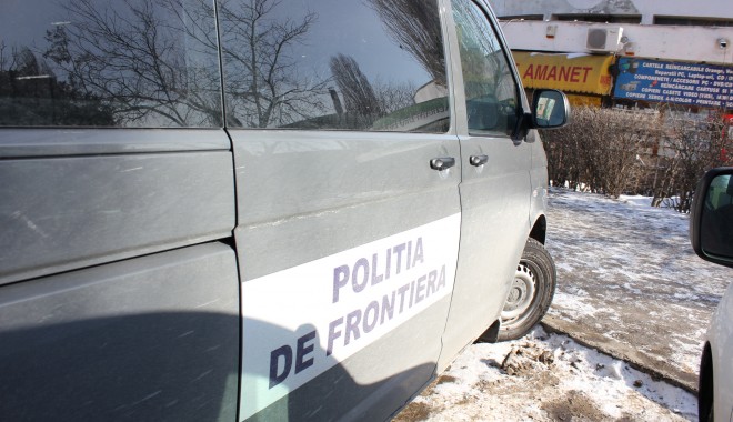 Doi tineri din Ovidiu încercau să-i aranjeze o căsătorie unui indian - masinapolitiadefrontiera2-1364382626.jpg