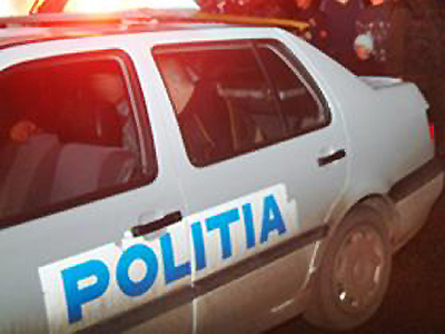 Tânăr prins la furat într-un magazin - masinapolitie-1334048892.jpg