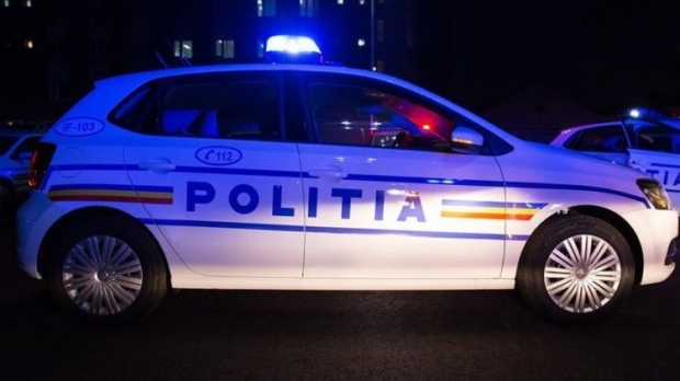 TRAGEDIE RUTIERĂ! O persoană și-a pierdut viața și alte trei au fost rănite, după ce două autoutilitare s-au ciocnit - masinapolitienoaptea750x43074837-1513547288.jpg