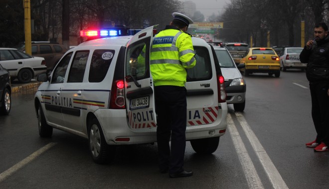 Polițiștii au ieșit la pândă, pe stradă. Iată ce au găsit - masinapolitiepolitiarutiera12-1363095576.jpg