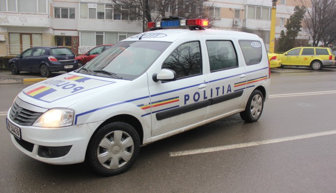 Accident rutier la Cobadin. O femeie a ajuns la spital - masinapolitiepolitiarutiera8-1371816858.jpg