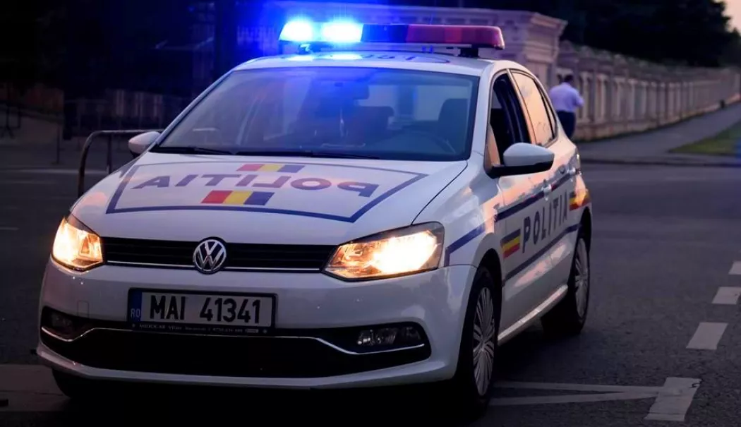 Copil de 8 ani, lovit de o mașină în Constanța. A refuzat transportul la spital - masinapolitiepologirofaruri-1774848331.webp