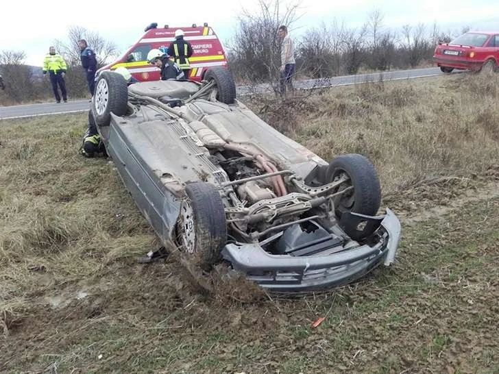 Un autoturism s-a răsturnat între Năvodari și Lumina - masinarasturnata-1768050166.webp