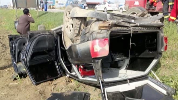 S-AU RĂSTURNAT CU MAȘINA! Sunt patru victime! - masinarasturnata625582001-1523789177.jpg