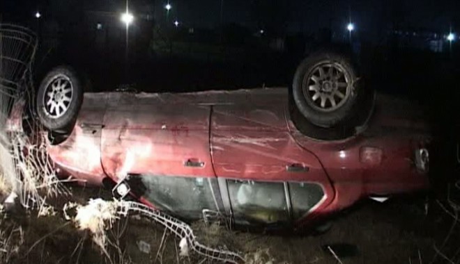 O mașină s-a răsturnat din cauza vitezei - masinarasturrnata64055700-1357468301.jpg