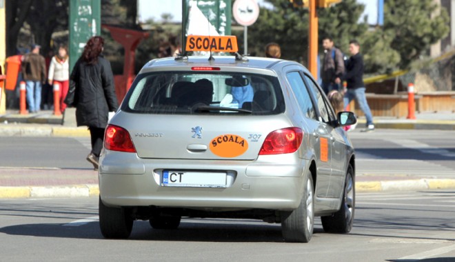 Cine vrea să îi elimine pe instructorii auto independenți - masinascoaladesoferi6-1392567017.jpg