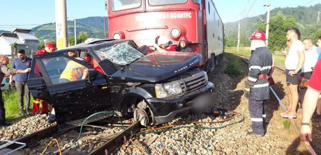 Bolid spulberat de tren. O victimă - masinaspulberatadetren17886800-1560577791.jpg