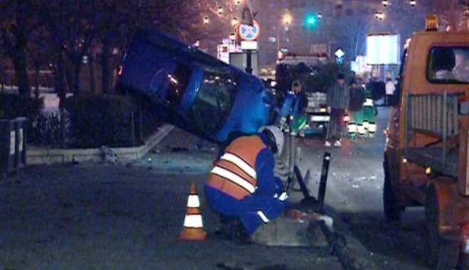 Accident GRAV provocat de un șofer beat - masinaunirii06266800-1357715945.jpg