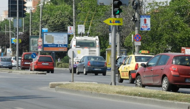 Ponta spune că taxa auto a blocat instanțele din România - masini-1350652129.jpg