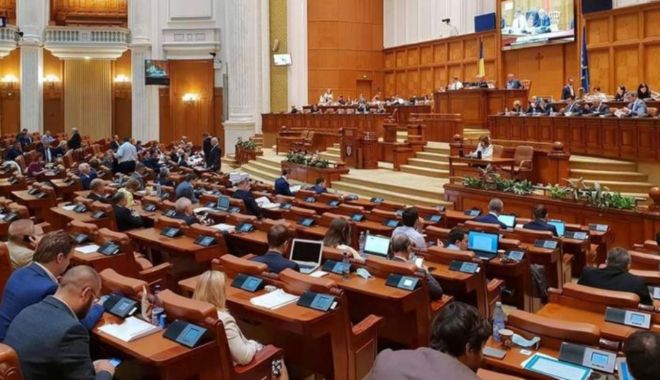 Mașini de lux pentru deputați, în plină criză. Camera Deputaților își cumpără mașini noi - masini-1668443397.jpg