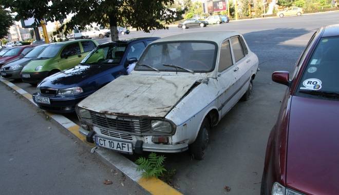 ATENȚIE, SE RIDICĂ MAȘINI! Anunț important de la Primăria Constanța - masiniabandonateparcarebulevard-1481632321.jpg