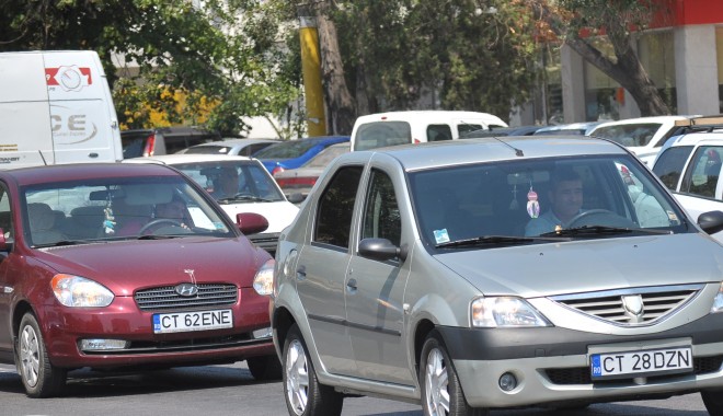 Șoferi, evitați strada Baba Novac! Iată de ce se circulă cu mare greutate! - masiniaglomeratie1-1352792523.jpg