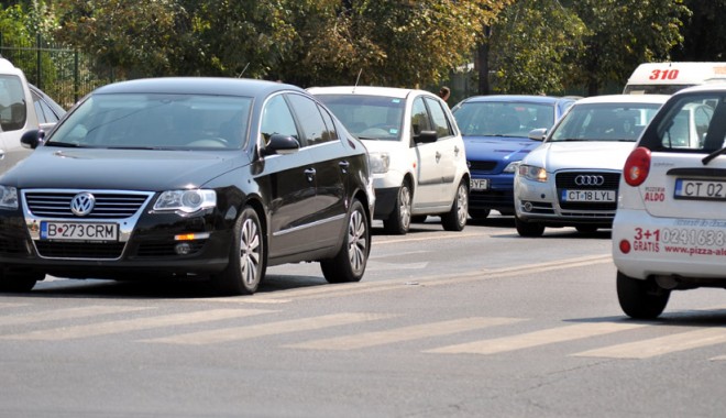 Constănțenii își vor putea recupera taxa de poluare fără să mai apeleze la instanță - masiniaglomeratie7-1344530401.jpg