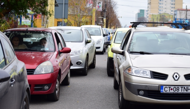 Atenție, constănțeni! Trafic blocat pe strada Decebal din Constanța - masiniaglomeratietrafic2-1501142465.jpg