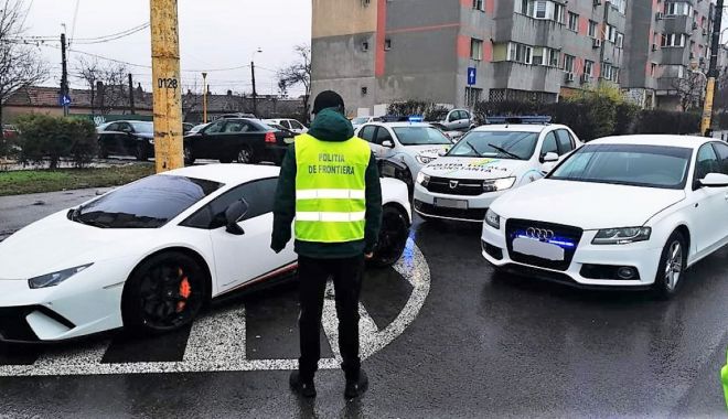 Zeci de mașini aduse ilegal din străinătate, oprite la graniță - masinigranita-1644160612.jpg