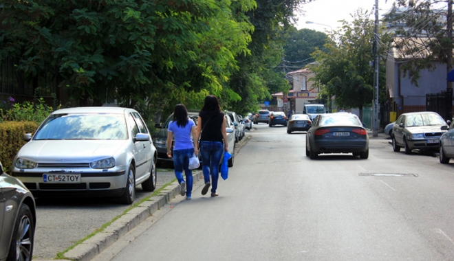 Lege nouă pentru mașinile parcate pe trotuar - masiniparcatepetrotuar-1477839389.jpg