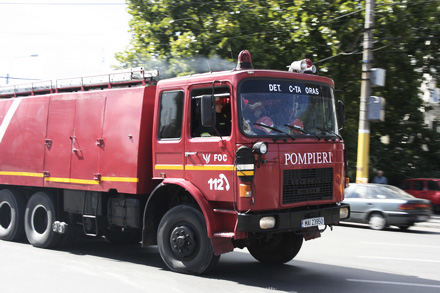 Incendiu la Murfatlar - masinipompieri051315258696-1333010454.jpg