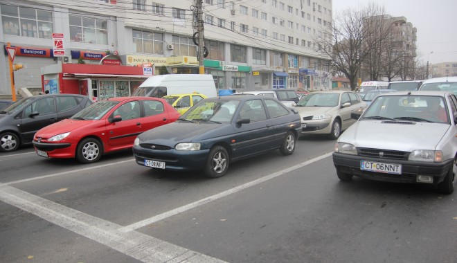 Atenție, șoferi! Trafic greoi la ieșire din Constanța - masinitrafic11-1340957808.jpg