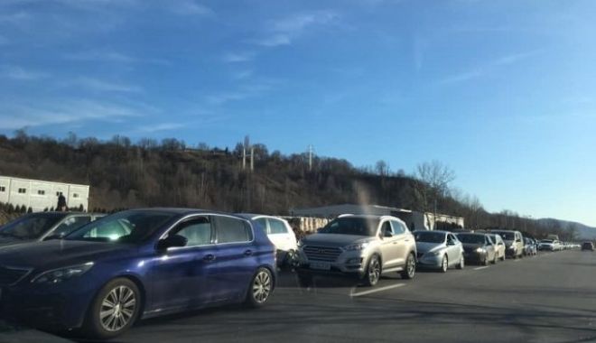 Şoferi, atenţie! Sfaturi importante de la Centrul INFOTRAFIC - masinivaleaprahoveiaglomeratietr-1672219146.jpg