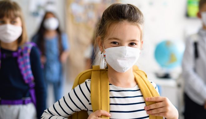 Epidemiolog, semnal de alarmă! "Există măsuri care trebuie luate în şcoli pentru ca evoluţia pandemiei să nu ne surprindă"