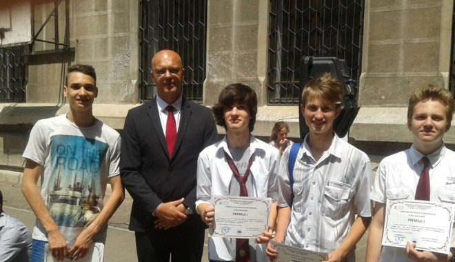 Cei mai buni matematicieni, răsplătiți cu premii în bani - matematicieni1371390717-1371417393.jpg