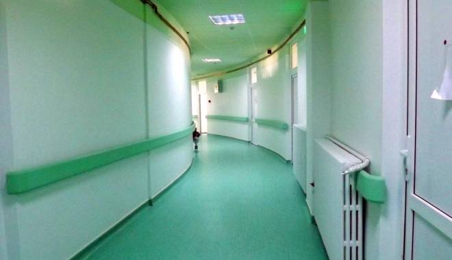BĂTAIE ȘI PĂRUIALĂ ÎNTRE DOUĂ DOCTORIȚE, PE HOLUL SPITALULUI - maternitate-1445085442.jpg