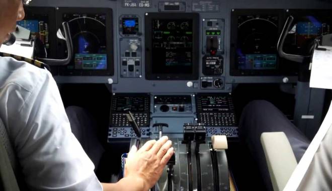 Iată ce transporta avionul cu 54 de persoane la bord, prăbușit într-o regiune muntoasă din Indonezia - maxresdefault-1439794384.jpg