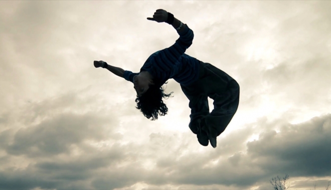 ȘOCANT. Unul din cei mai buni practicanți de parkour din România a murit călcat de tren. Avea doar 20 de ani. - maxresdefault-1486809740.jpg