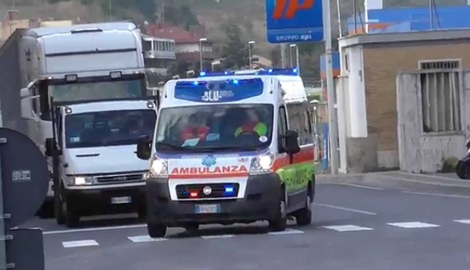 Caz șocant în Italia! O tânără româncă s-a aruncat în gol de la etajul unui imobil - maxresdefault-1508437343.jpg