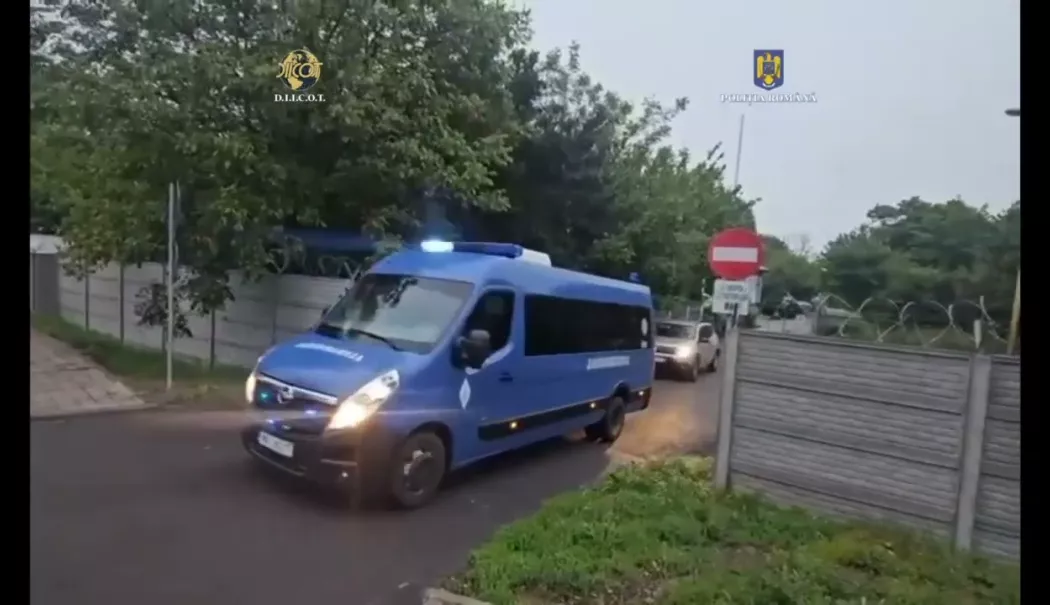 Trei persoane, trimise în judecată de DIICOT pentru trafic și deținere de droguri de mare risc - maxresdefault-1765626734.webp