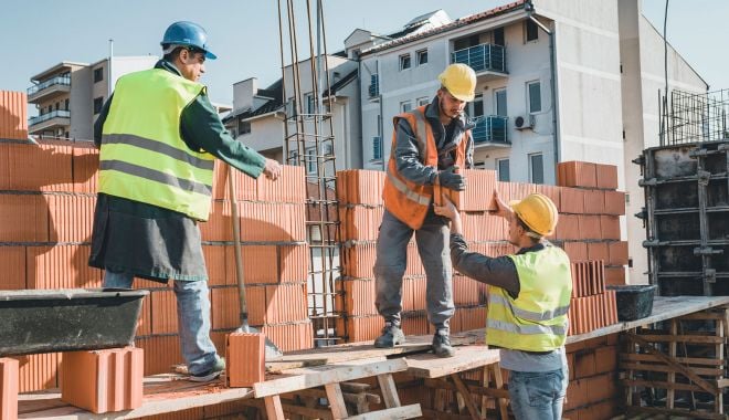 Numărul autorizaţiilor de construire pentru clădiri rezidenţiale a crescut în semestrul 1 din 2021 - may27greenconstruction-1627888578.jpg