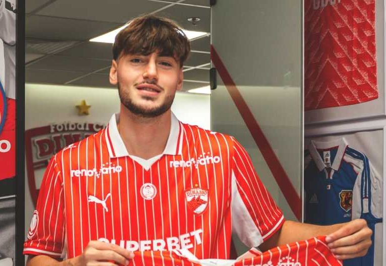 Dinamo Bucureşti l-a prezentat oficial pe Adrian Mazilu - mazilu-dinamo-1756734247.jpg