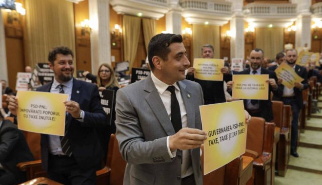 Protest AUR în timpul discursului premierului Marcel Ciolacu - mczoptq0mczoyxnoptcyowy0m2nkmdnk-1695749147.jpg