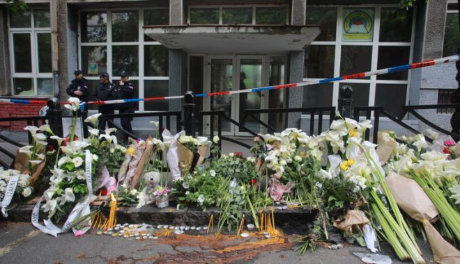 O elevă rănită în atacul armat dintr-o şcoală din Belgrad a murit la spital