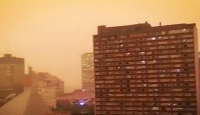 Ceață portocalie în Canada. Oamenii stau cu bagajele făcute ca să poată fugi - mczoptyzmczoyxnopty3mzexzjnjyzlj-1534407838.jpg