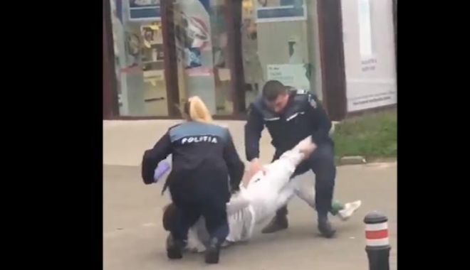 Intervenție jenantă a unor polițiști. Noroc cu trecătorii! - mczoyxnopthlowjim2jkztg5mjm2m2ez-1572440649.jpg
