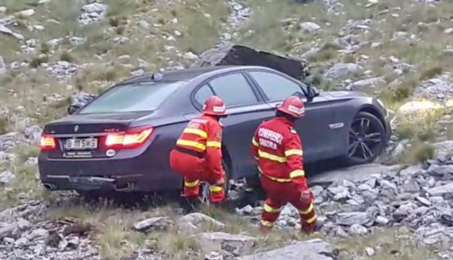 O clipă de neatenție și mașina lor a ajuns în râpă! - mdamagfzad04ymi2zjuyn2y0nwy0nmri-1499837764.jpg