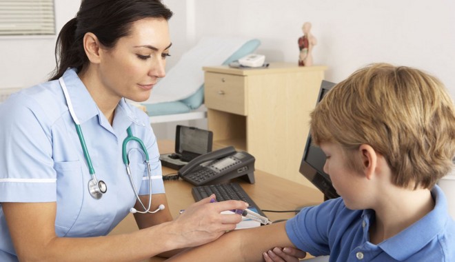 Când va începe campania națională de vaccinare a elevilor - measlesinjectionpng-1411135792.jpg