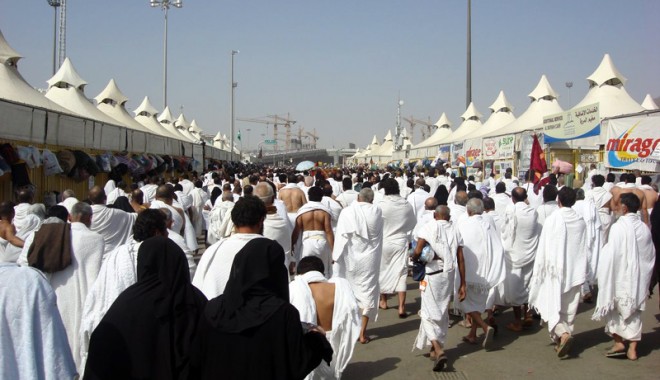 Două milioane de musulmani  au început pelerinajul la Mecca - mecca-1381665012.jpg