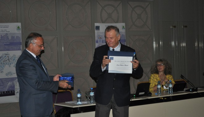 Dr. Simion Nicolaev, medaliat pentru implicarea în protejarea mediului Mării Negre - medalienicolaev-1352387040.jpg