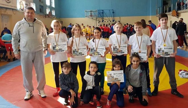 Medalii pentru luptătorii de la CS Mangalia, la Memorialul 