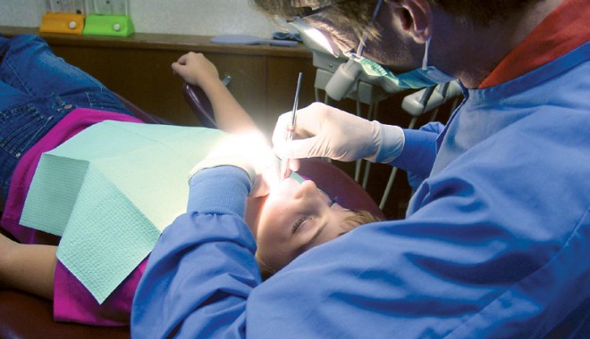 Cursuri gratuite pentru personalul medical dentar din Constanța - meddentara-1338923785.jpg