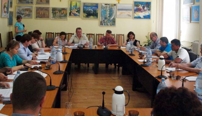 Consilierii din Medgidia au alocat bani școlilor din municipiu - medgidia41-1448041841.jpg