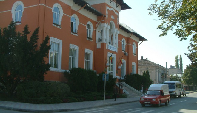 Campania de curățenie din Medgidia se apropie de final - medgidiaorasgf1-1307564625.jpg