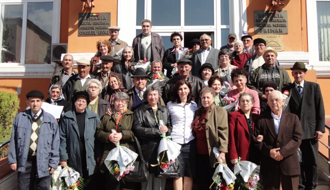 Viceprimarul din Medgidia a premiat cuplurile cu 50 de ani de căsătorie - medgidiapoza-1366722966.jpg