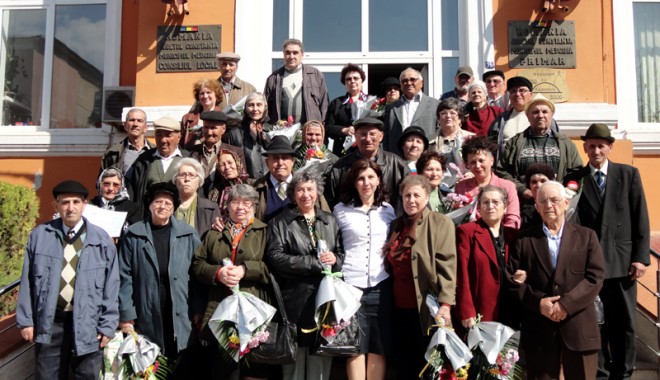 Viceprimarul din Medgidia a premiat cuplurile cu 50 de ani de căsătorie - medgidiapoza-1366734705.jpg